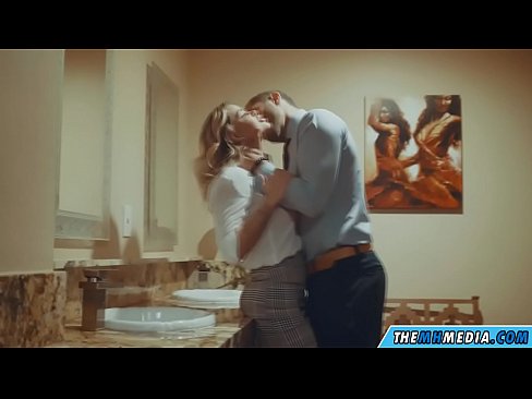 ❤️ Том биетэй шаргал үст таныг нийтийн бие засах газар уруу татах үед ☑ Секс видео mn.123sex.ru ﹏